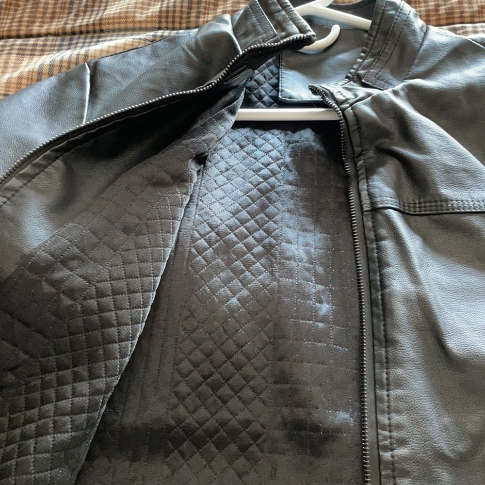 Leather jacket - Picture 2 of 4